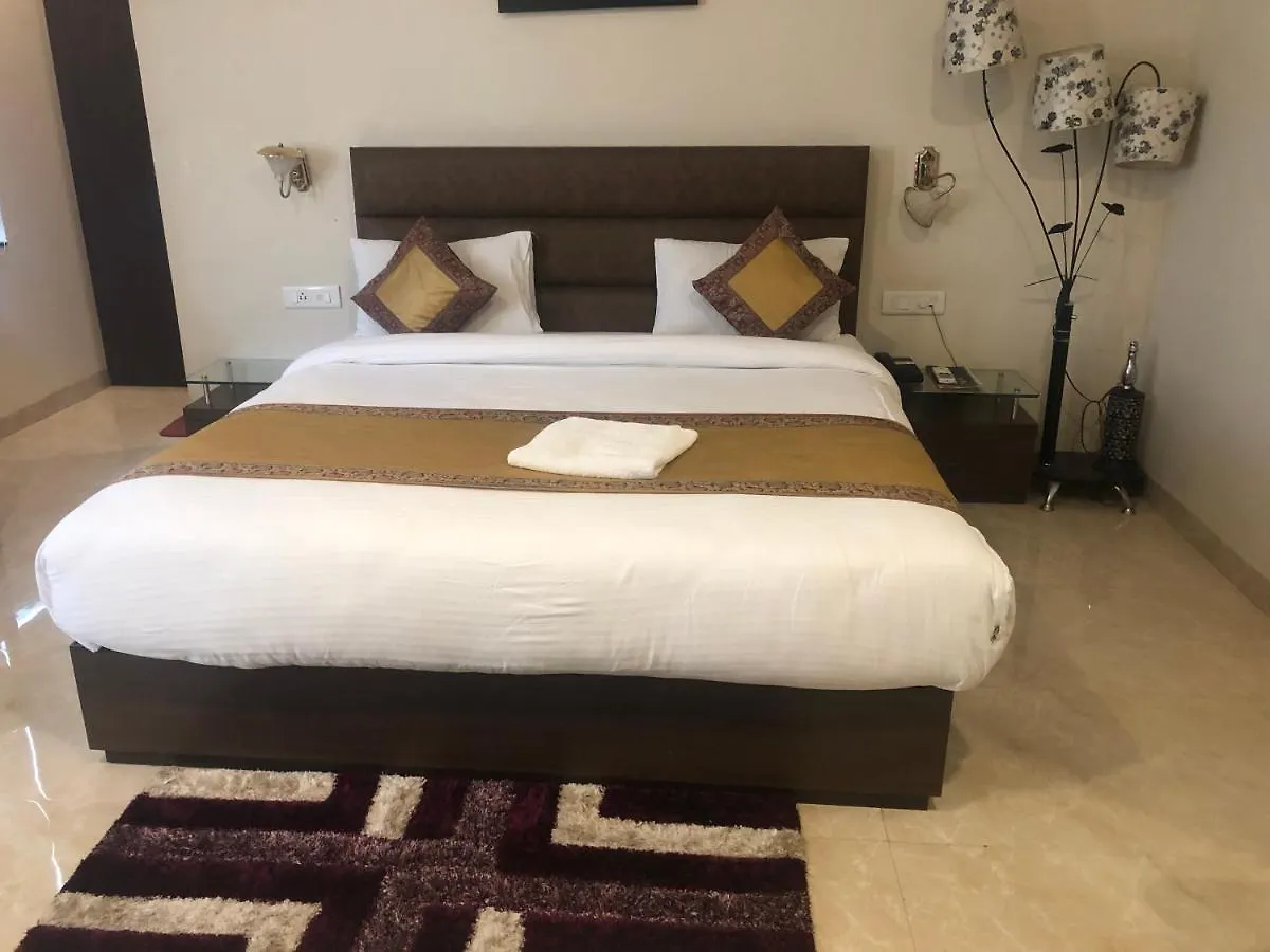 Hotel Radiance Courtyard Benares