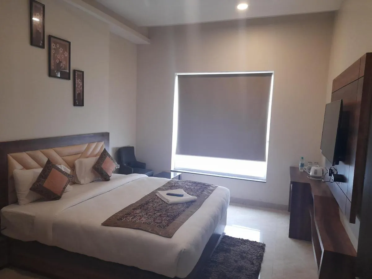 Hotel Radiance Courtyard Varanasi Bed & Breakfast
