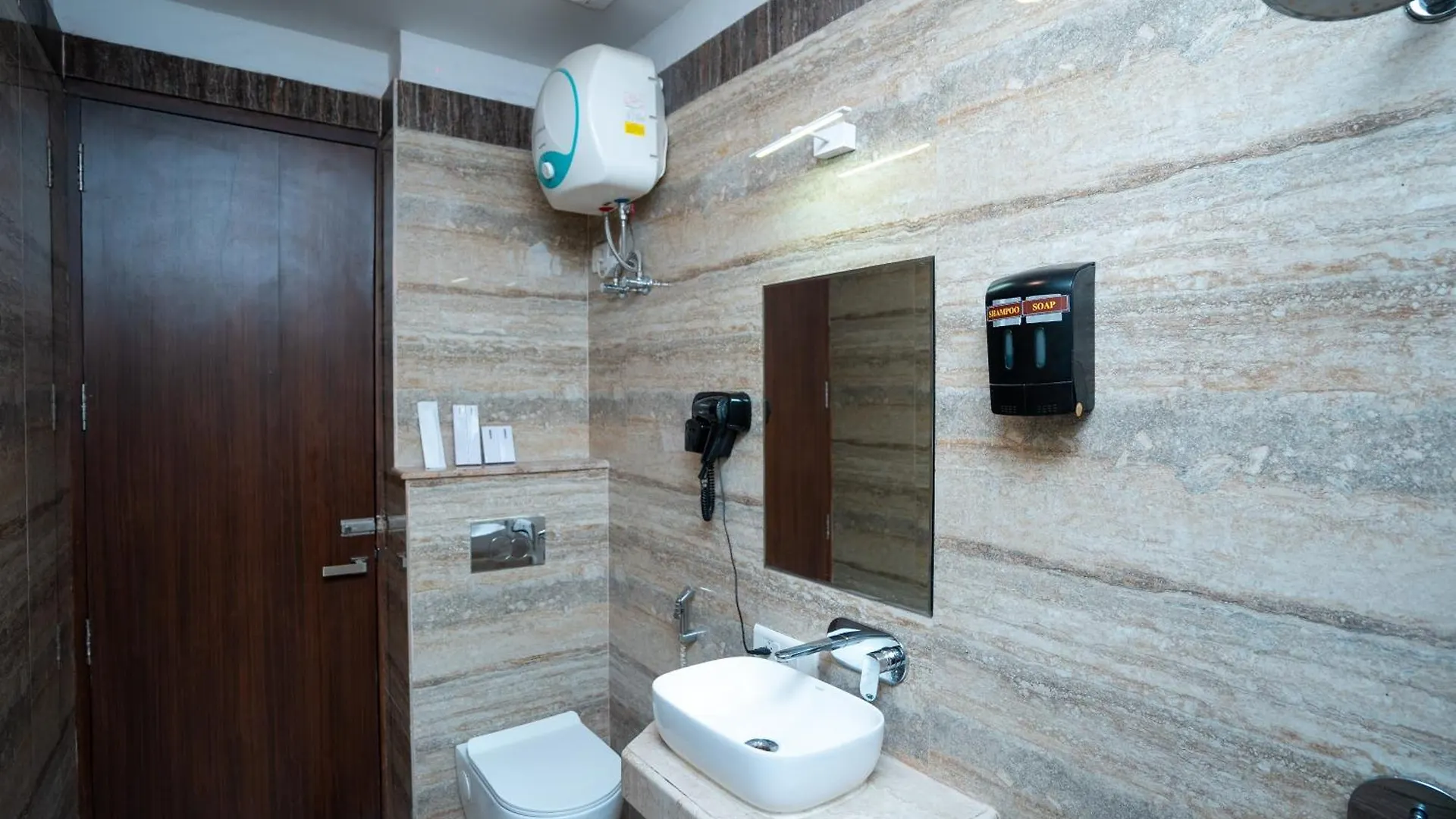Hotel Radiance Courtyard Varanasi Bed & Breakfast