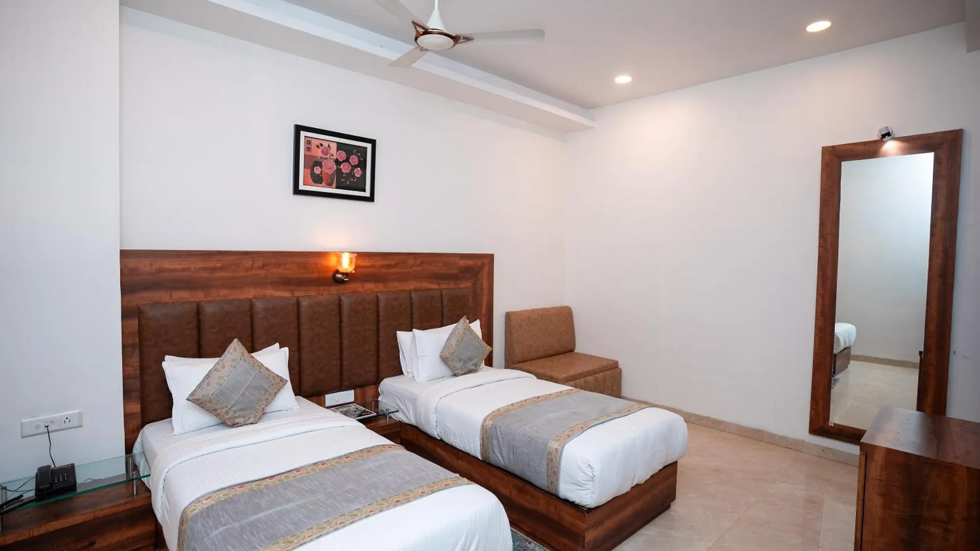 Hotel Radiance Courtyard Varanasi Bed & Breakfast