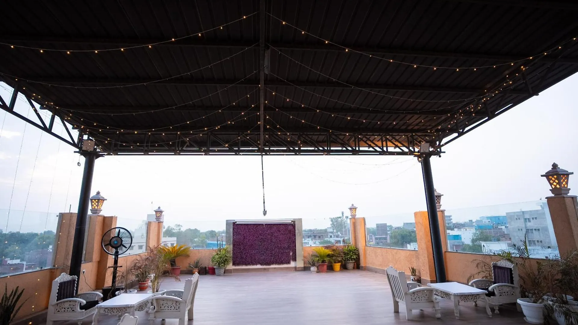 Bed & Breakfast Hotel Radiance Courtyard Varanasi